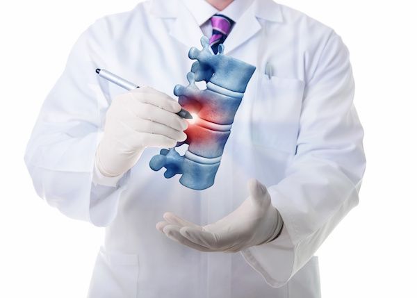 Cirujano-Ortopedista-en-Satelite-Dr-Daniel-Machuca-Especialista-en-Cirugia-de-Columna-v001-compressor
